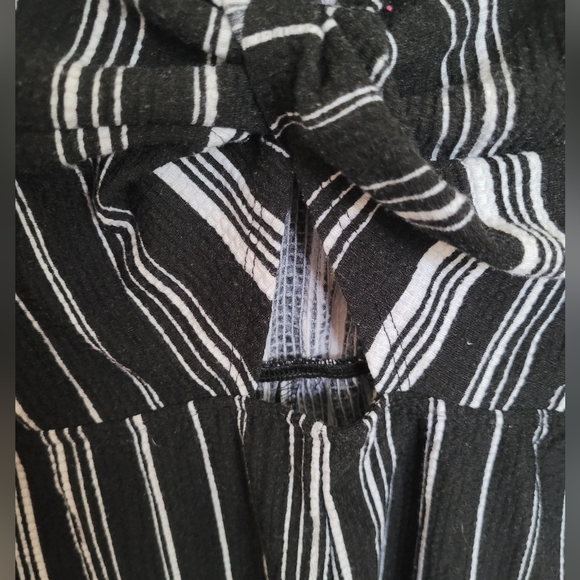 Wild Fable Black & White Striped Romper with Keyhole Size Small - Picture 4 of 7